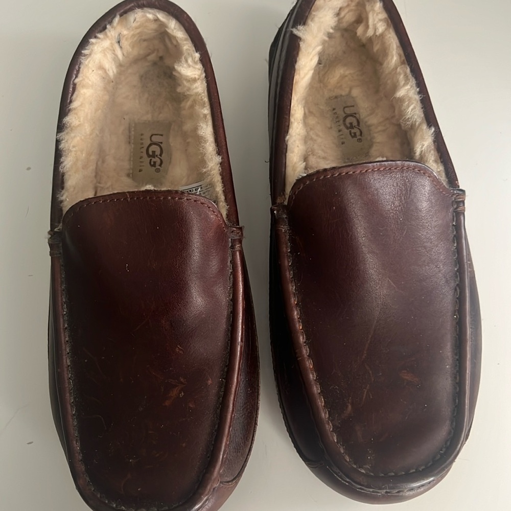 UGG Mens Ascot Slippers 8 Brown Sheepskin Moccasins